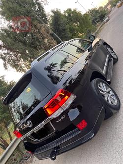 تۆیۆتا لاند کروزەر